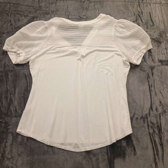 Flower & Feather Tunic Top Plus Size 2X White Sheer Sleeve V Neck - Picture 8 of 8